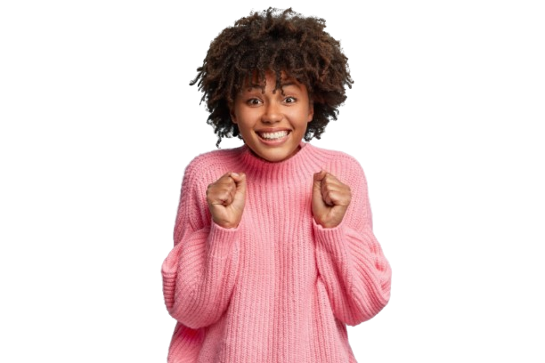 Femme d'affaires souriante au téléphone