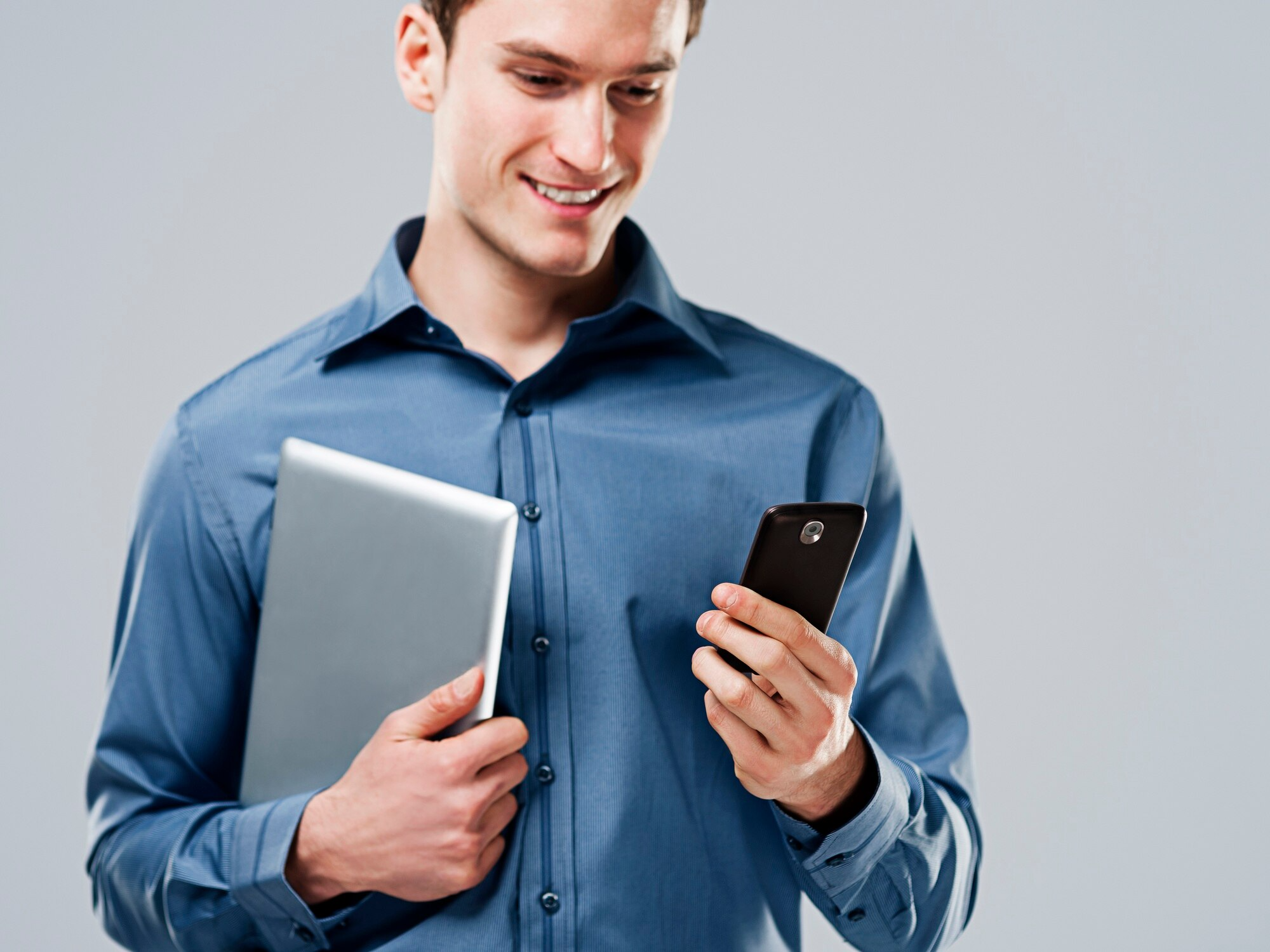 Homme d'affaires souriant